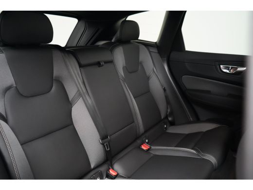 Volvo  XC60 Plus Black Edition Recharge Plug-In Hybrid AWD | Luchtvering | HU-Display | Trekhaak | 360 Camera | ActivLease financial lease