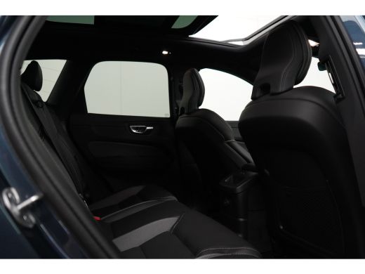 Volvo  XC60 Plus Black Edition Recharge Plug-In Hybrid AWD | Luchtvering | HU-Display | Trekhaak | 360 Camera | ActivLease financial lease