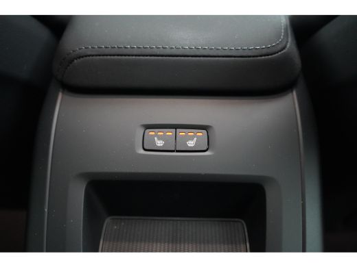 Volvo  XC60 Plus Black Edition Recharge Plug-In Hybrid AWD | Luchtvering | HU-Display | Trekhaak | 360 Camera | ActivLease financial lease