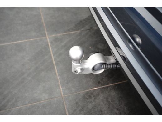 Volvo  XC60 Plus Black Edition Recharge Plug-In Hybrid AWD | Luchtvering | HU-Display | Trekhaak | 360 Camera | ActivLease financial lease