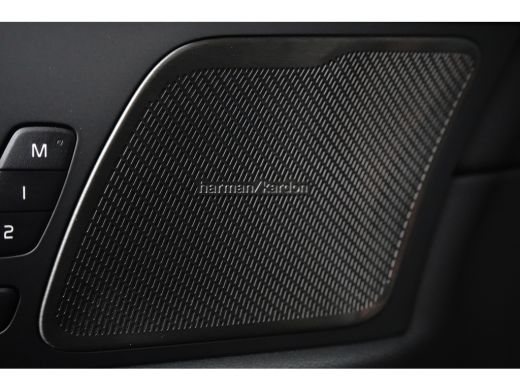 Volvo  XC60 Plus Black Edition Recharge Plug-In Hybrid AWD | Luchtvering | HU-Display | Trekhaak | 360 Camera | ActivLease financial lease
