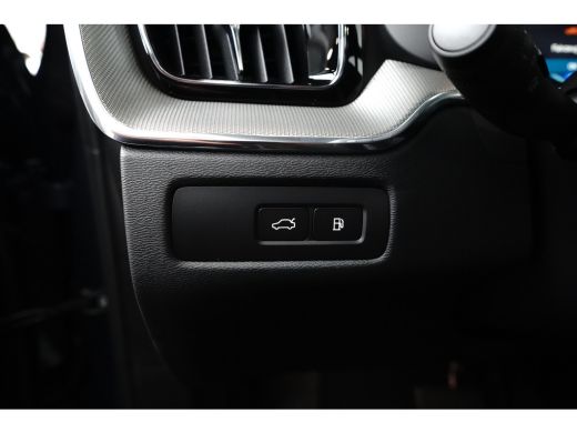 Volvo  XC60 Plus Black Edition Recharge Plug-In Hybrid AWD | Luchtvering | HU-Display | Trekhaak | 360 Camera | ActivLease financial lease
