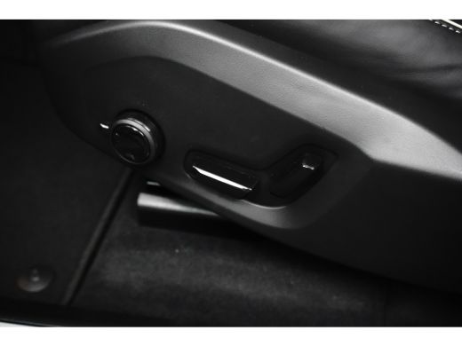 Volvo  XC60 Plus Black Edition Recharge Plug-In Hybrid AWD | Luchtvering | HU-Display | Trekhaak | 360 Camera | ActivLease financial lease