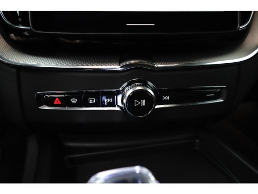 Volvo  XC60 Plus Black Edition Recharge Plug-In Hybrid AWD | Luchtvering | HU-Display | Trekhaak | 360 Camera | ActivLease financial lease