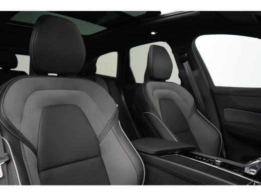 Volvo  XC60 Plus Black Edition Recharge Plug-In Hybrid AWD | Luchtvering | HU-Display | Trekhaak | 360 Camera | ActivLease financial lease