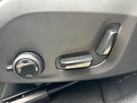 Volvo  XC60 T6 Plus Dark Recharge Plug-In Hybrid AWD | Luchtvering | H&K | HUD | Nappa | Trekhaak | Pano | Ma... ActivLease financial lease