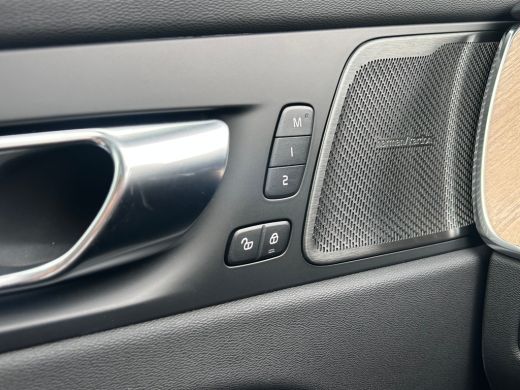 Volvo  XC60 T6 Plus Dark Recharge Plug-In Hybrid AWD | Luchtvering | H&K | HUD | Nappa | Trekhaak | Pano | Ma... ActivLease financial lease