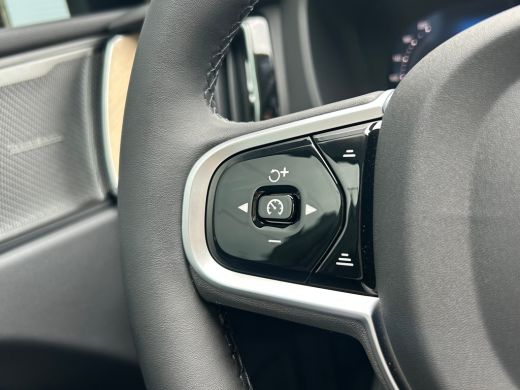 Volvo  XC60 T6 Plus Dark Recharge Plug-In Hybrid AWD | Luchtvering | H&K | HUD | Nappa | Trekhaak | Pano | Ma... ActivLease financial lease