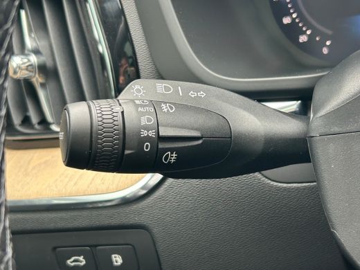 Volvo  XC60 T6 Plus Dark Recharge Plug-In Hybrid AWD | Luchtvering | H&K | HUD | Nappa | Trekhaak | Pano | Ma... ActivLease financial lease
