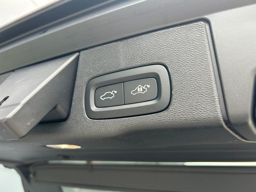 Volvo  XC60 T6 Plus Dark Recharge Plug-In Hybrid AWD | Luchtvering | H&K | HUD | Nappa | Trekhaak | Pano | Ma... ActivLease financial lease