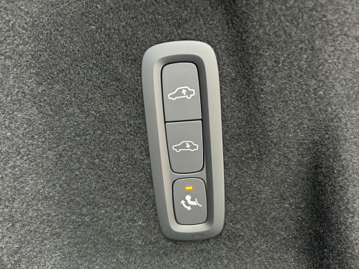 Volvo  XC60 T6 Plus Dark Recharge Plug-In Hybrid AWD | Luchtvering | H&K | HUD | Nappa | Trekhaak | Pano | Ma... ActivLease financial lease