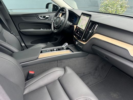 Volvo  XC60 T6 Plus Dark Recharge Plug-In Hybrid AWD | Luchtvering | H&K | HUD | Nappa | Trekhaak | Pano | Ma... ActivLease financial lease