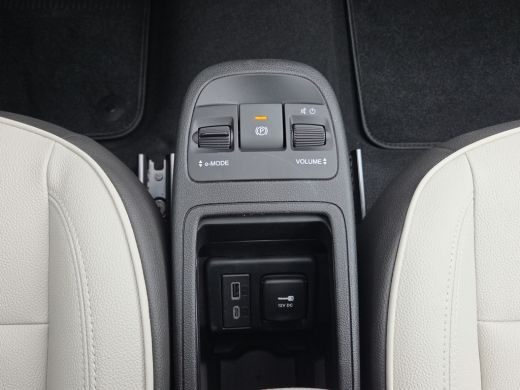Fiat 500 La Prima Panoramadak | Vol leder | Stoelverwarming | Voorruit verwarming | JBL Audio | Adaptieve ... ActivLease financial lease