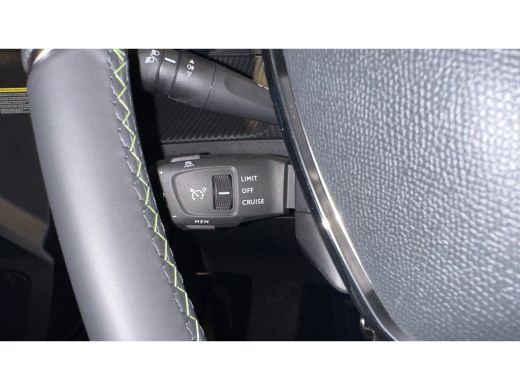 Peugeot 2008 GT | Active Safety Brake met camera en radar (automatisch noodremsysteem) met Distance Alert (waa... ActivLease financial lease