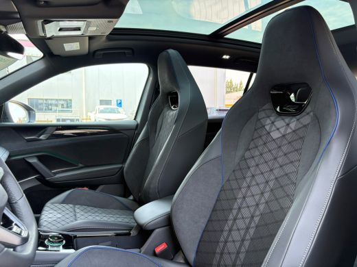 Volkswagen Tiguan R-Line Edition - eHybrid | 'App-Connect' draadloze smartphone integratie | Automatische afstandsr... ActivLease financial lease