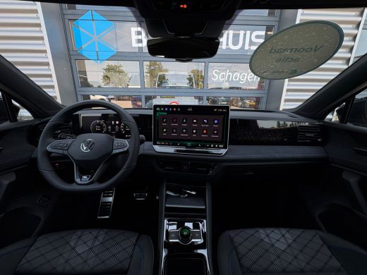 Volkswagen Tiguan R-Line Edition - eHybrid | 'App-Connect' draadloze smartphone integratie | Automatische afstandsr... ActivLease financial lease