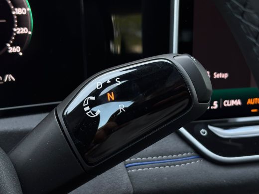 Volkswagen Tiguan R-Line Edition - eHybrid | 'App-Connect' draadloze smartphone integratie | Automatische afstandsr... ActivLease financial lease