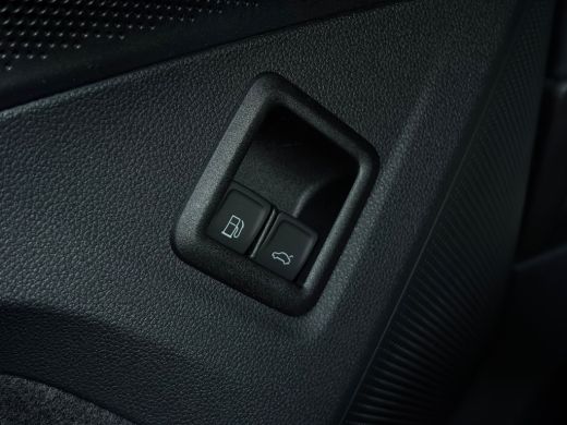 Volkswagen Tiguan R-Line Edition - eHybrid | 'App-Connect' draadloze smartphone integratie | Automatische afstandsr... ActivLease financial lease