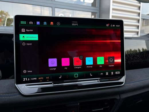 Volkswagen Tiguan R-Line Edition - eHybrid | 'App-Connect' draadloze smartphone integratie | Automatische afstandsr... ActivLease financial lease