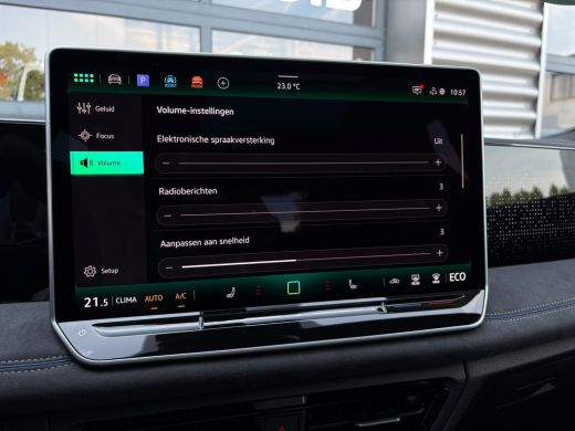 Volkswagen Tiguan R-Line Edition - eHybrid | 'App-Connect' draadloze smartphone integratie | Automatische afstandsr... ActivLease financial lease