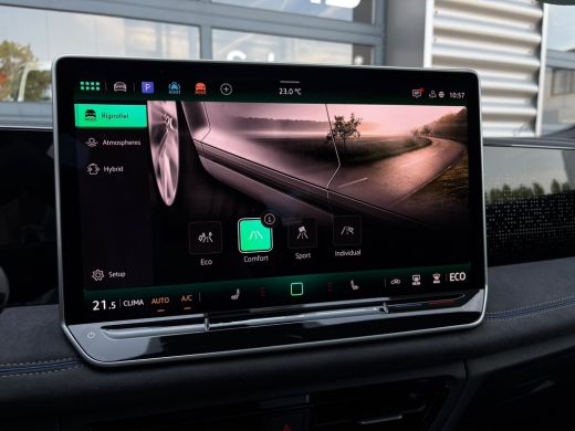 Volkswagen Tiguan R-Line Edition - eHybrid | 'App-Connect' draadloze smartphone integratie | Automatische afstandsr... ActivLease financial lease