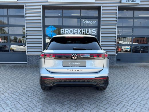 Volkswagen Tiguan R-Line Edition - eHybrid | 'App-Connect' draadloze smartphone integratie | Automatische afstandsr... ActivLease financial lease