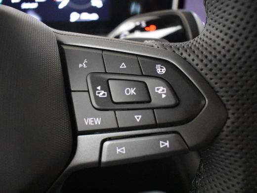 Volkswagen Tiguan R-Line Edition - eHybrid | 'App-Connect' draadloze smartphone integratie | Automatische afstandsr... ActivLease financial lease