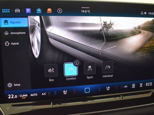 Volkswagen Tiguan R-Line Edition - eHybrid | 'App-Connect' draadloze smartphone integratie | Automatische afstandsr... ActivLease financial lease