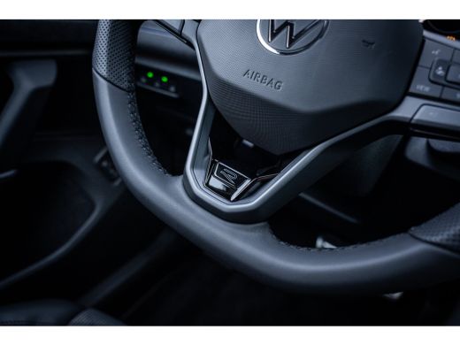 Volkswagen Tiguan R-Line Edition - eHybrid | 'App-Connect' draadloze smartphone integratie | Automatische afstandsr... ActivLease financial lease