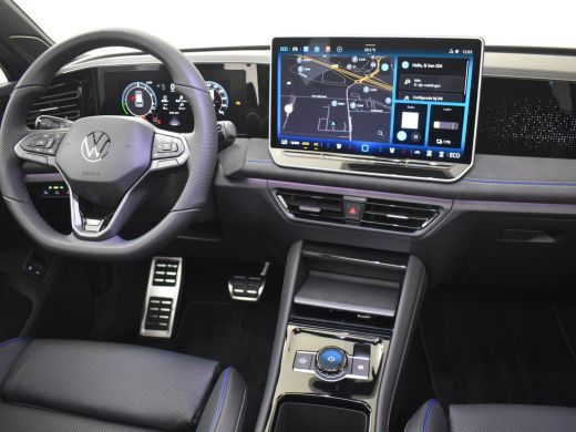 Volkswagen Tiguan R-Line Edition - eHybrid | 'App-Connect' draadloze smartphone integratie | Automatische afstandsr... ActivLease financial lease
