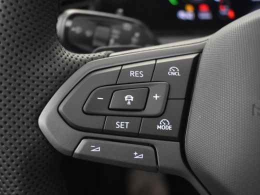 Volkswagen Tiguan R-Line Edition - eHybrid | 'App-Connect' draadloze smartphone integratie | Automatische afstandsr... ActivLease financial lease