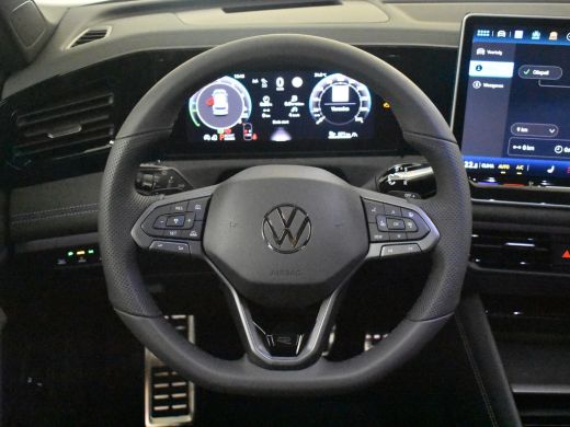 Volkswagen Tiguan R-Line Edition - eHybrid | 'App-Connect' draadloze smartphone integratie | Automatische afstandsr... ActivLease financial lease