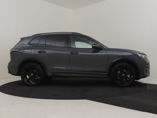 Volkswagen Tiguan R-Line Edition - eHybrid | 'App-Connect' draadloze smartphone integratie | Automatische afstandsr... ActivLease financial lease