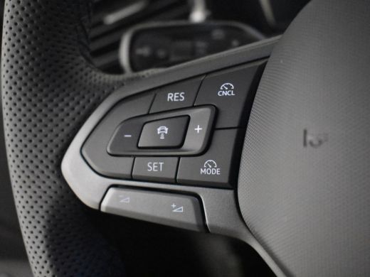 Volkswagen Tiguan R-Line Edition - eHybrid | 'App-Connect' draadloze smartphone integratie | Automatische afstandsr... ActivLease financial lease