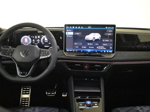 Volkswagen Tiguan R-Line Edition - eHybrid | 'App-Connect' draadloze smartphone integratie | Automatische afstandsr... ActivLease financial lease