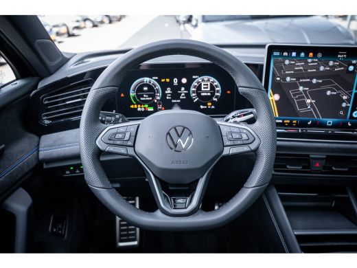 Volkswagen Tiguan R-Line Edition - eHybrid | 'App-Connect' draadloze smartphone integratie | Automatische afstandsr... ActivLease financial lease