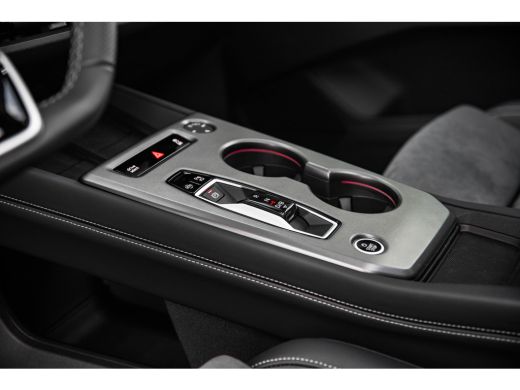 Audi Q4 e-tron S edition | 3-zone airconditioning | Achterklep, automatisch bedienbaar | Achteruitrijcamera ActivLease financial lease