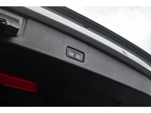 Audi Q4 e-tron S edition | 3-zone airconditioning | Achterklep, automatisch bedienbaar | Achteruitrijcamera ActivLease financial lease