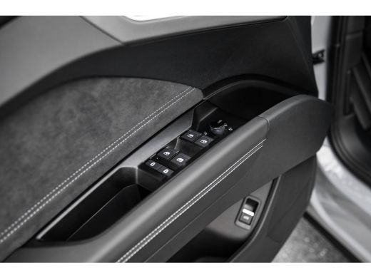 Audi Q4 e-tron S edition | 3-zone airconditioning | Achterklep, automatisch bedienbaar | Achteruitrijcamera ActivLease financial lease