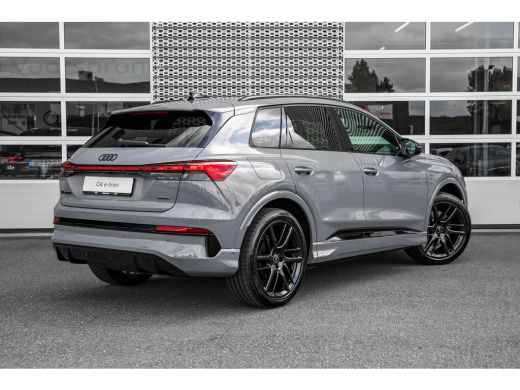 Audi Q4 e-tron S edition | 3-zone airconditioning | Achterklep, automatisch bedienbaar | Achteruitrijcamera ActivLease financial lease