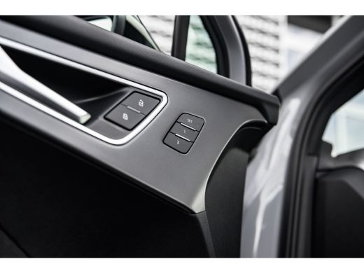 Audi Q4 e-tron S edition | 3-zone airconditioning | Achterklep, automatisch bedienbaar | Achteruitrijcamera ActivLease financial lease