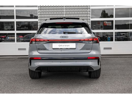 Audi Q4 e-tron S edition | 3-zone airconditioning | Achterklep, automatisch bedienbaar | Achteruitrijcamera ActivLease financial lease