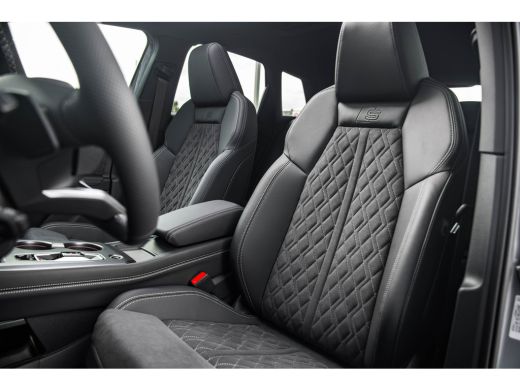 Audi Q4 e-tron S edition | 3-zone airconditioning | Achterklep, automatisch bedienbaar | Achteruitrijcamera ActivLease financial lease