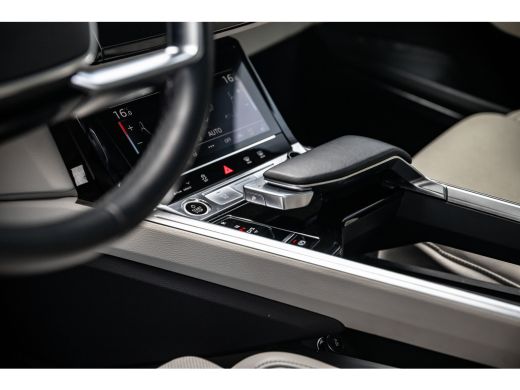 Audi Q8 Sportback e-tron 55 quattro S line | Massage | Luchtvering | Panoramadak | Stoelventilatie | 360 Camera | ActivLease financial lease