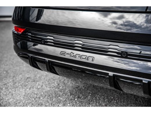 Audi Q8 Sportback e-tron 55 quattro S line | Massage | Luchtvering | Panoramadak | Stoelventilatie | 360 Camera | ActivLease financial lease