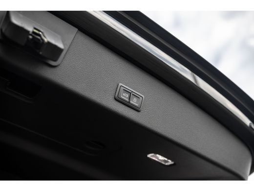 Audi Q8 Sportback e-tron 55 quattro S line | Massage | Luchtvering | Panoramadak | Stoelventilatie | 360 Camera | ActivLease financial lease