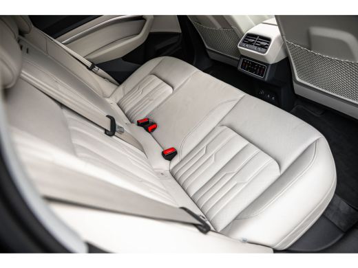 Audi Q8 Sportback e-tron 55 quattro S line | Massage | Luchtvering | Panoramadak | Stoelventilatie | 360 Camera | ActivLease financial lease