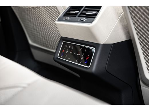 Audi Q8 Sportback e-tron 55 quattro S line | Massage | Luchtvering | Panoramadak | Stoelventilatie | 360 Camera | ActivLease financial lease