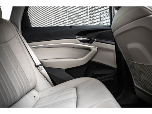 Audi Q8 Sportback e-tron 55 quattro S line | Massage | Luchtvering | Panoramadak | Stoelventilatie | 360 Camera | ActivLease financial lease