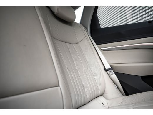 Audi Q8 Sportback e-tron 55 quattro S line | Massage | Luchtvering | Panoramadak | Stoelventilatie | 360 Camera | ActivLease financial lease